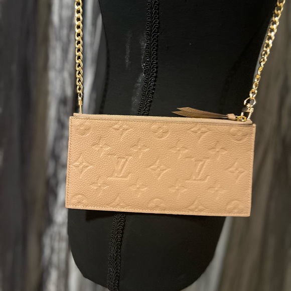 LOUIS VUITTON BLUSH NEW MICRO WALLET ON CHAIN - Picture 5 of 16